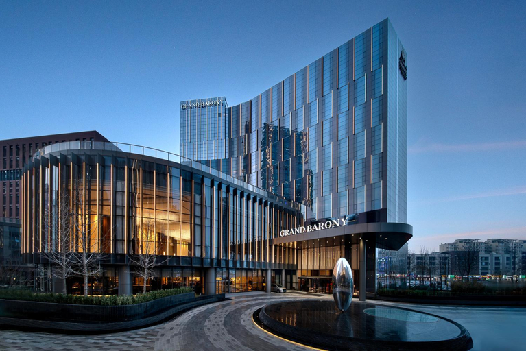 Exterior & Views