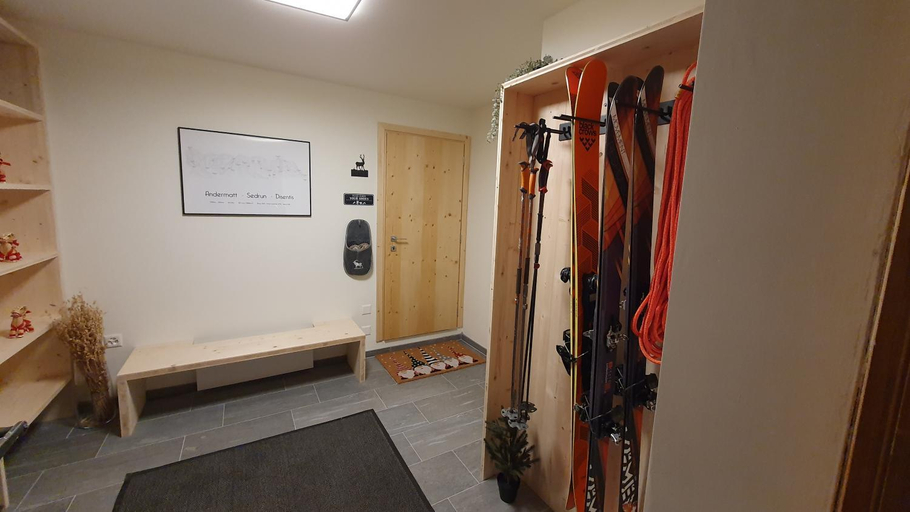 Others 5, Yeti Lodge, Surselva