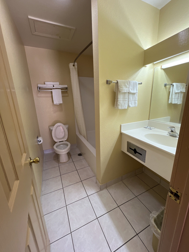 Bathroom 3, Executive Inn & Suites Near Lackland AFB & SeaWorld, Bexar