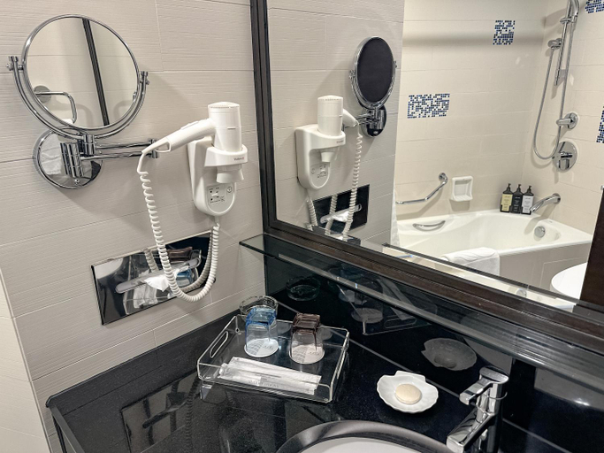 Bathroom 12