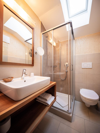 Bathroom 3, Garni Jasmin, Bolzano