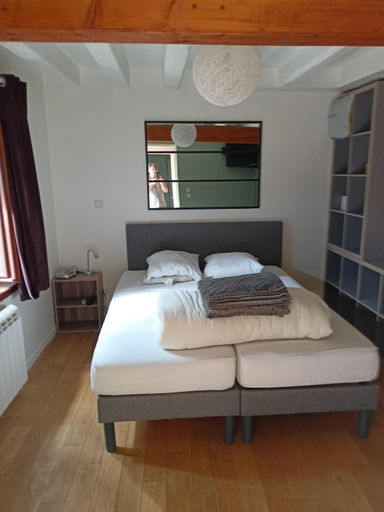 Others 4, Chambres d hotes entree+sanitaires independantes, Sarthe