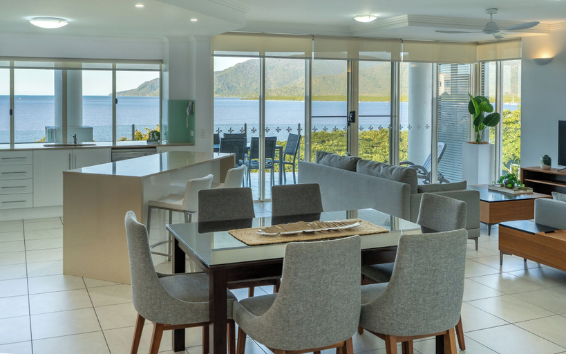 Food & Drinks, Waters Edge Apartment, Cairns