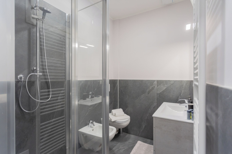 Bathroom 3, Sant'Agostino Apartments by Rent all Como, Como