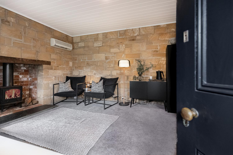 Others 3, Mickle Cottage, Warrnambool