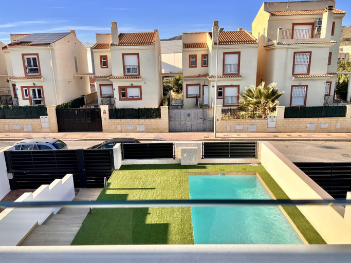 Exterior & Views