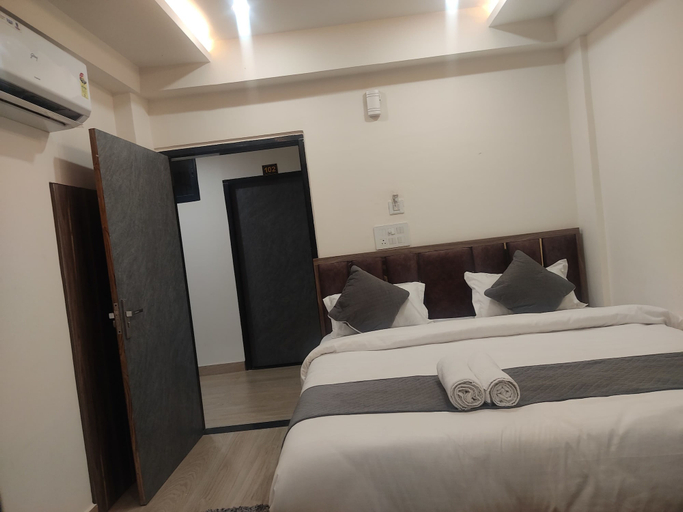 Bedroom 2, Hotel Abhinandan, Faizabad