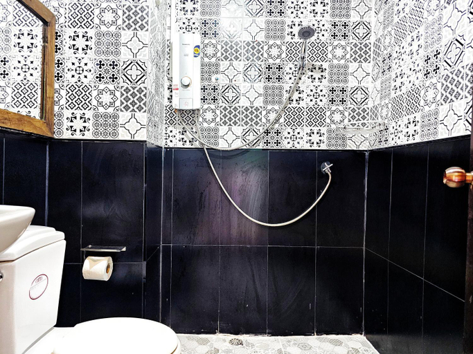 Bathroom 3, Elegant Lanna Guesthouse, Muang Chiang Mai
