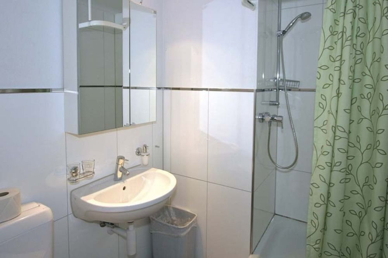 Bedroom 2, Swiss Star Wiedikon, Zürich