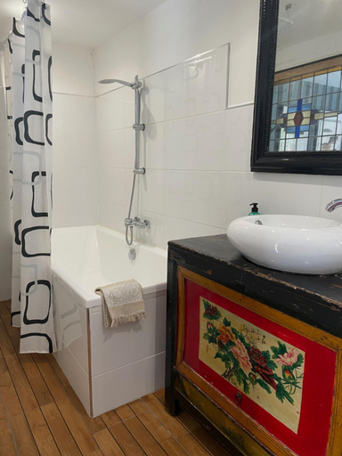 Bathroom 3, O Sources, Calvados