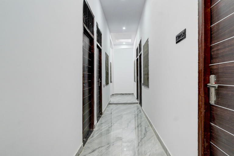 Others 3, Hotel O J S, Unnao