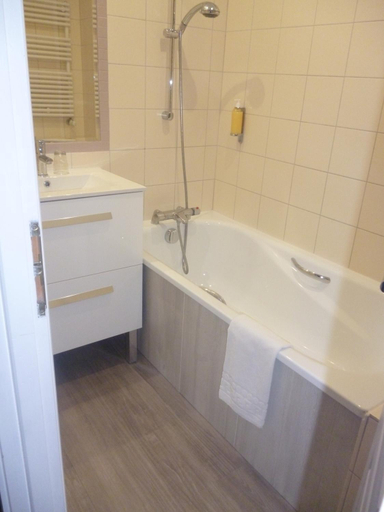 Bathroom 3, Hotel Picardia, Somme