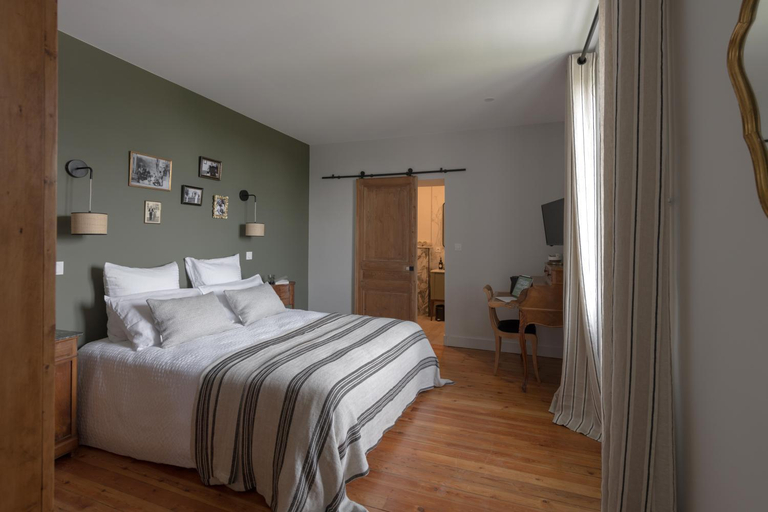 Bedroom 30