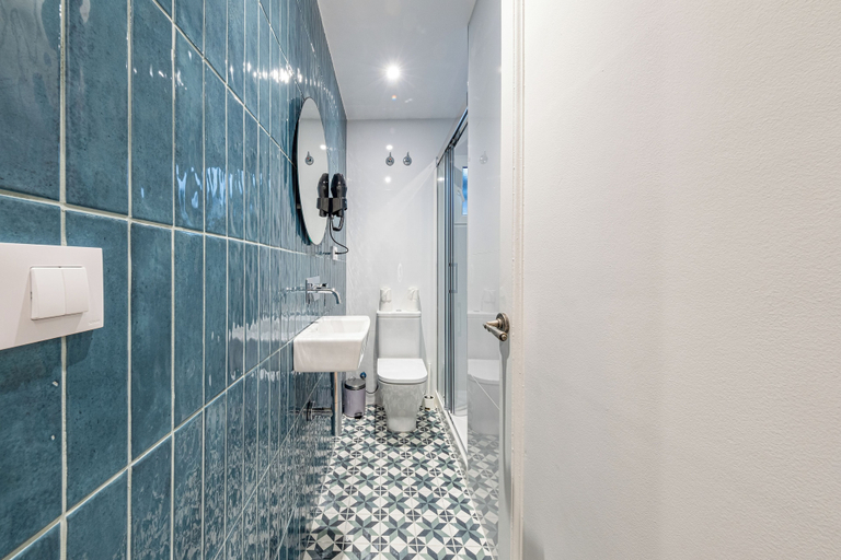 Bathroom 4, BeBarceloner Eixample Apartments, Barcelona