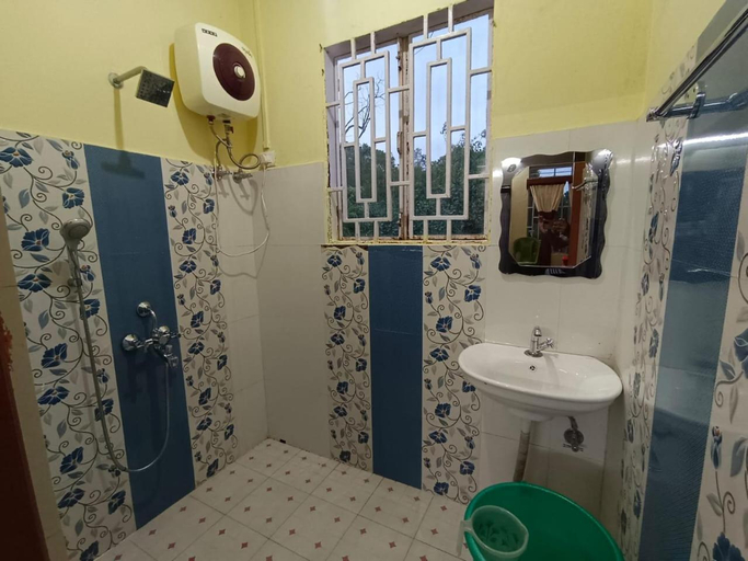 Shower 2, Benjamin homestay, East Khasi Hills