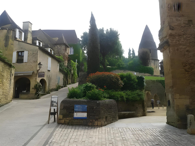 Others 5, Sarlat Cote Jardin, Dordogne