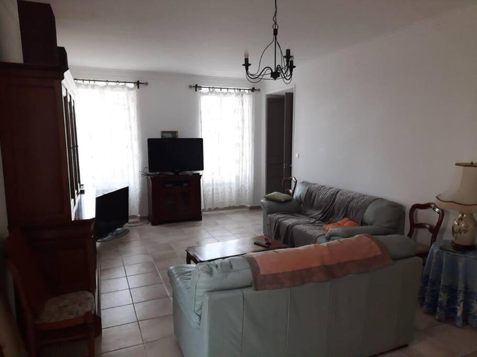 Shared lounge/TV area