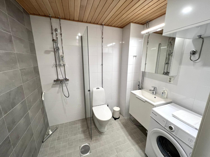 Bathroom 2, Kotimaailma Apartments Sairaalanrinne, Northern Ostrobothnia