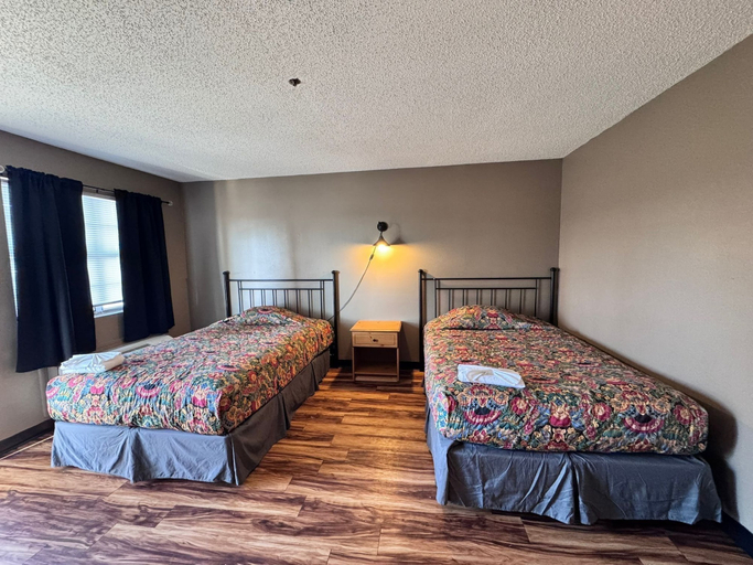 Bedroom 2, Live In Lodge, Cobb