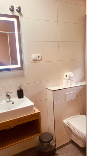 Bathroom 14