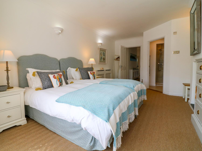 Bedroom 2, Alpha, Cornwall
