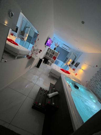 Sport & Beauty 4, Love room avec spa privatif, Bouches-du-Rhône