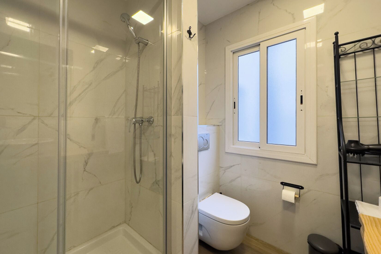 Bathroom 3, BeBarceloner Apartments San Marti Apar, Barcelona