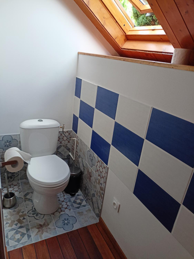 Others 3, Chambres d hotes entree+sanitaires independantes, Sarthe