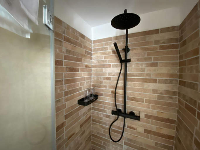 Bathroom 2, Duca D'Aosta, Lecce