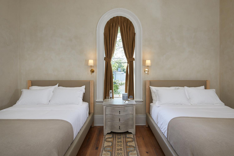 Heights House Hotel, Wake