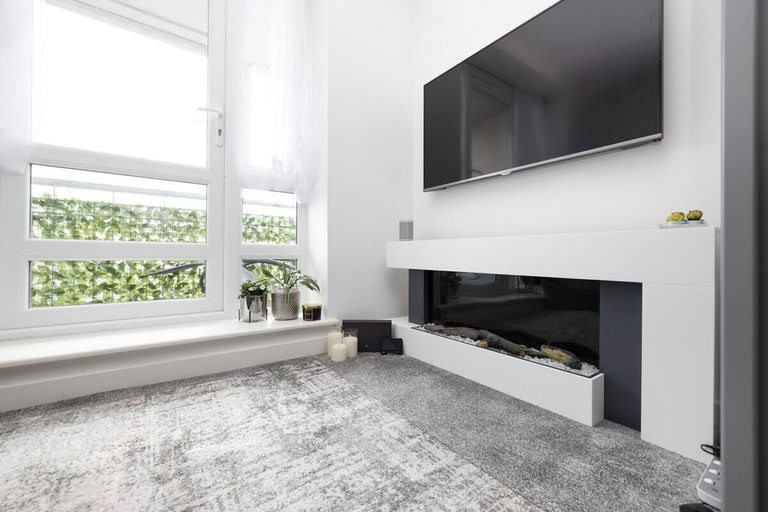 Others 4, Elegant Flat with Balcony, Edinburgh