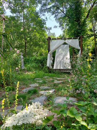 Others 3, Chambres d'hotes dans Mas avec jardin en bord de riviere, Gard