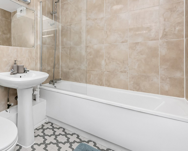 Bathroom, Exclusive 4 bedroom apartment in Russell Square, London