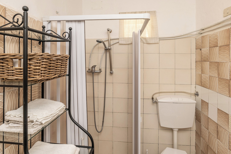 Bathroom 4, Casa Della Nonna, Enna