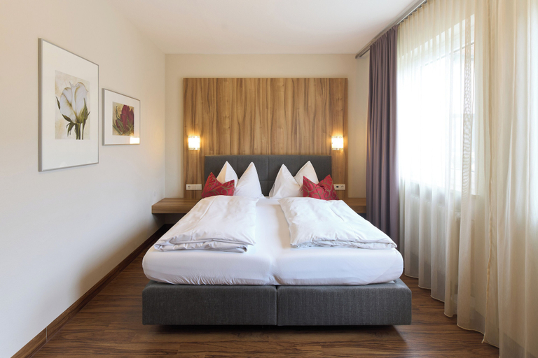 Bedroom 2, Hotel Staffler & Schreiners Restaurant, Dachau