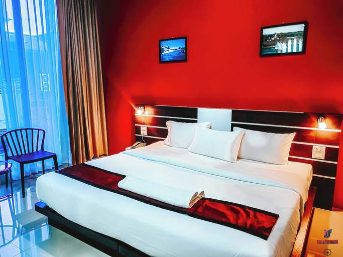 Bedroom 3, the harbour front hotel, Muang Surat Thani