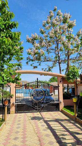 2, Casa Luminita, Limanu