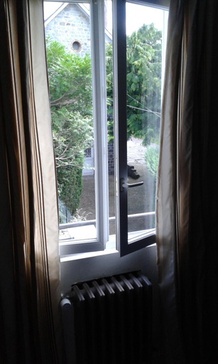 Others, Hotel Moderne, Calvados