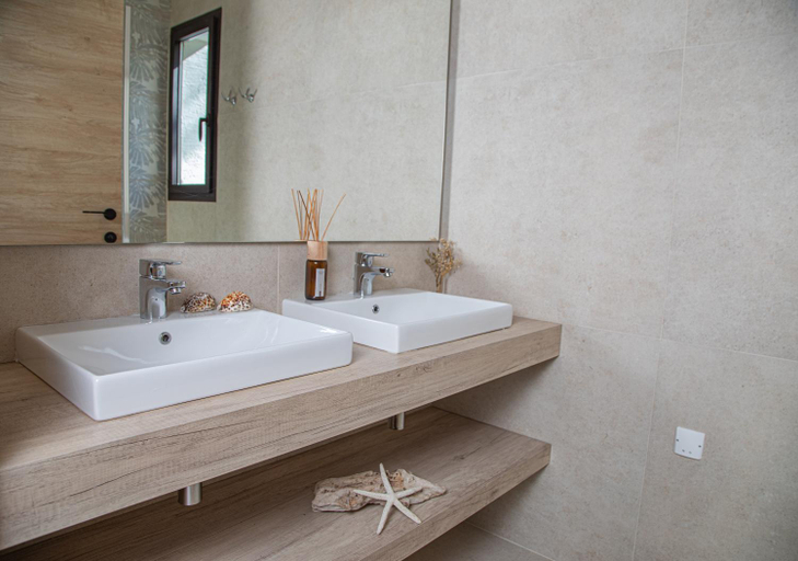 Bathroom 2, Les villas de Bagheera, oasis naturiste, Haute-Corse