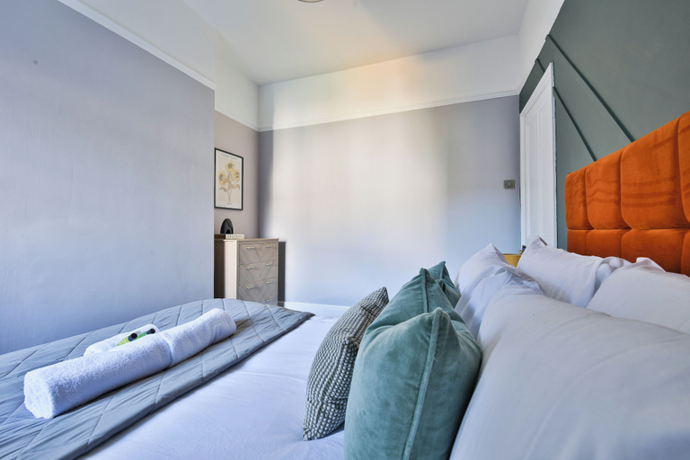 Bedroom 3, Elegantly Designed House with Piano, Cardiff