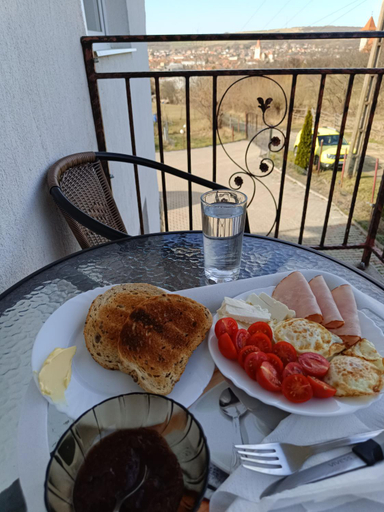 Food & Drinks 3, Casa Tonyza, Cisnadie