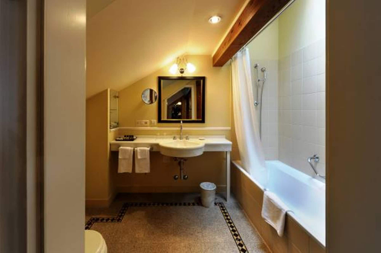 Bathroom 26