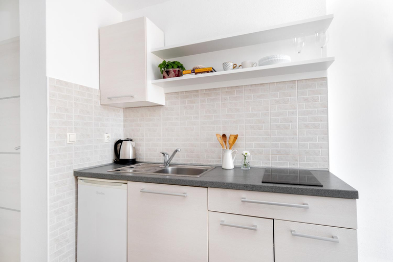 Others 2, Apartments and Rooms Vuleta, Close to the Beach, Makarska