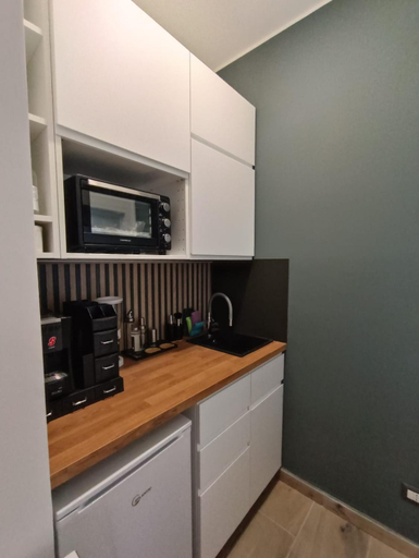 Others 4, B&B Regina 381, Messina