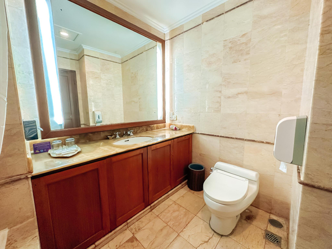 Bathroom 18