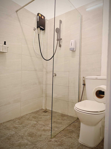 Bathroom 3, homey stay and cafe by hematoa, Ratchathewi