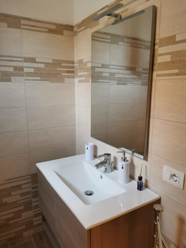 Bathroom 1, Loiacono Apartments 2, Vibo Valentia