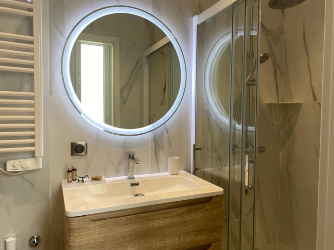 Bathroom 25