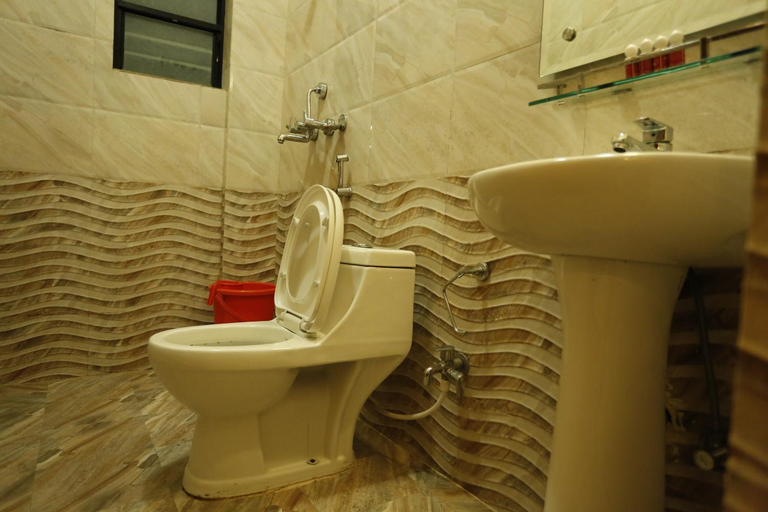 Bathroom 3, Mahadev Hotel Kathmandu, Bagmati