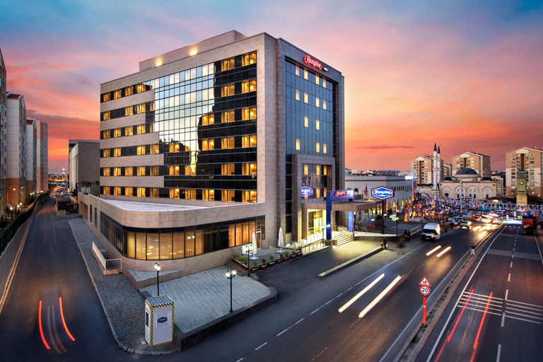 Exterior & Views